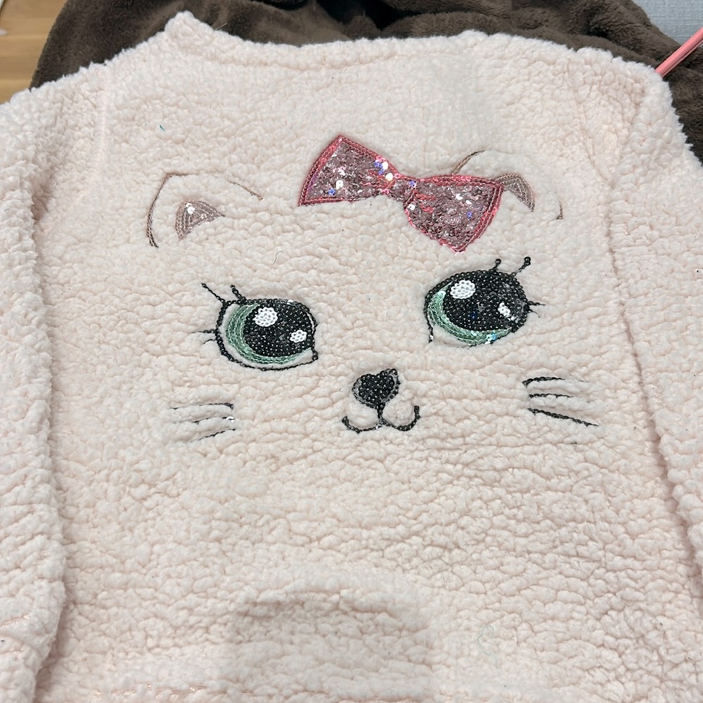 Girls fleece light peach (pink/creamy) sweatshirt with sparkly  cat face. Size M